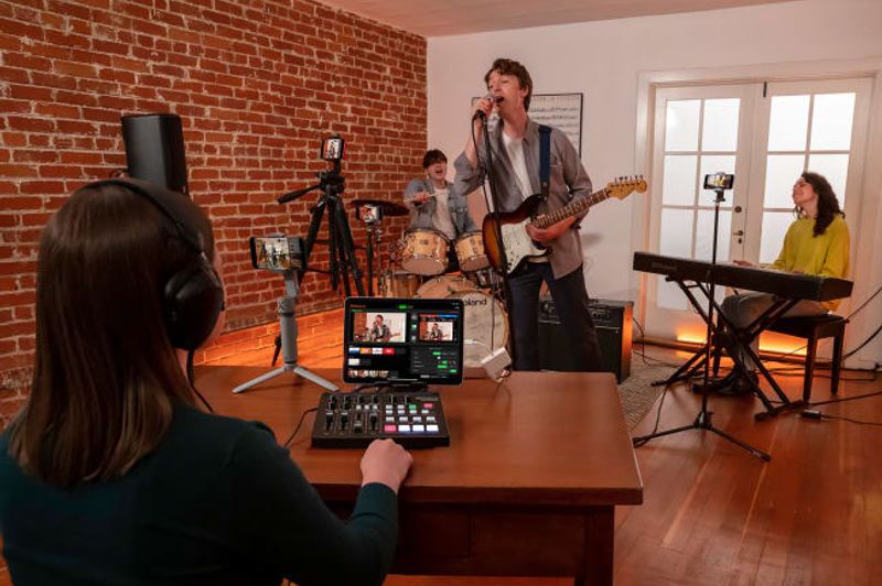 AV STREAMING MIXER